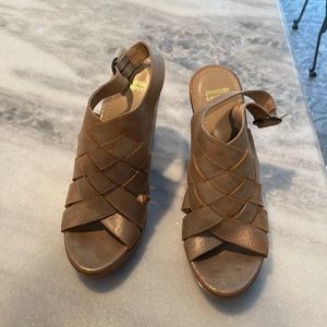 Johnston and Murphy wedge sandals